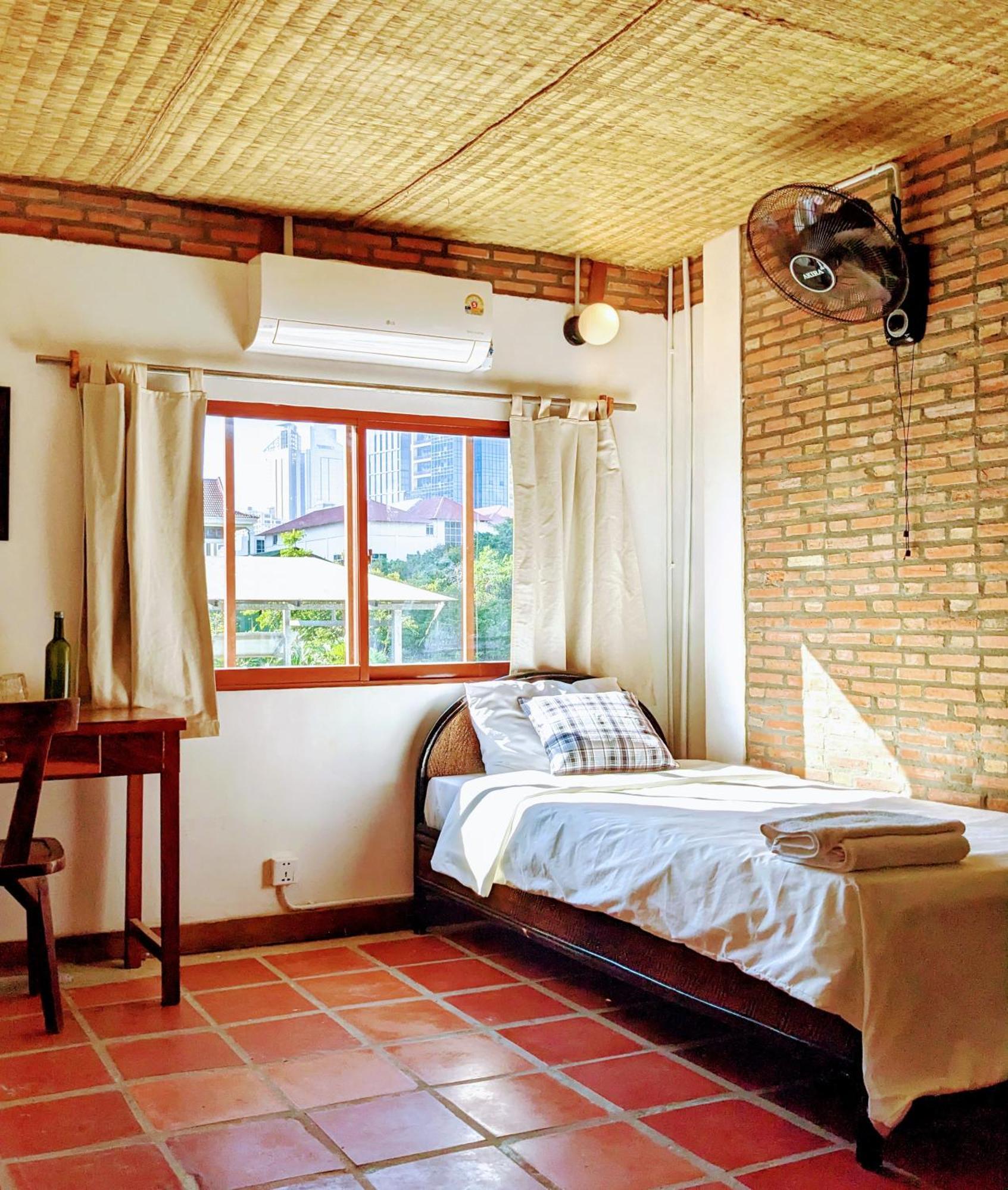Yk Art House Hotel Phnompen Kültér fotó